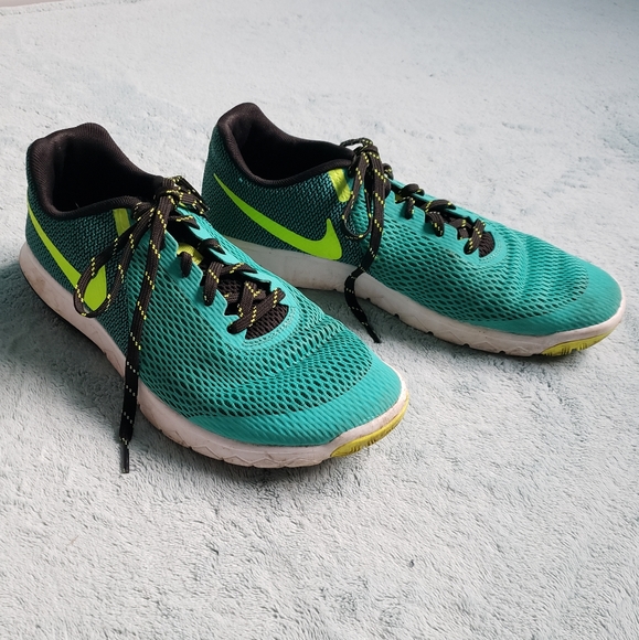 Nike tennis shoes - Picture 1 of 4